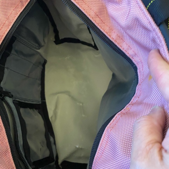 Timbuk2 brand cargo bag. Used with a few imperfections as shown in pictures - Picture 3 of 8